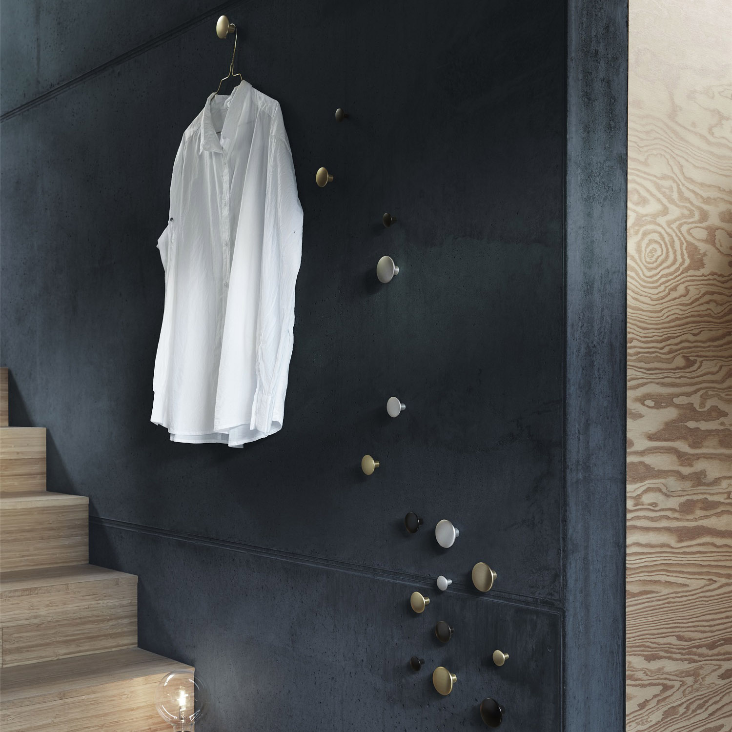 interiorlicious-muuto-the-dots-brass-hoofdafbeelding